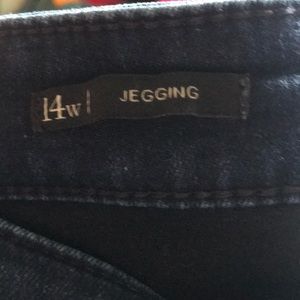Women’s denim jeggings in dark rinse